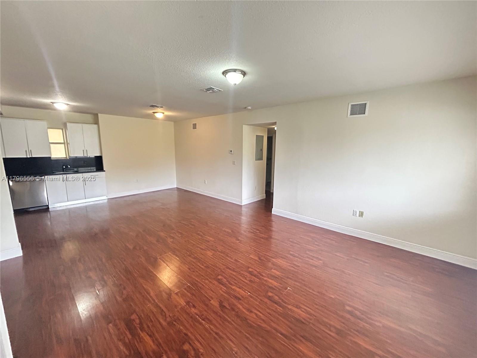 2931 Sheridan Ave 1