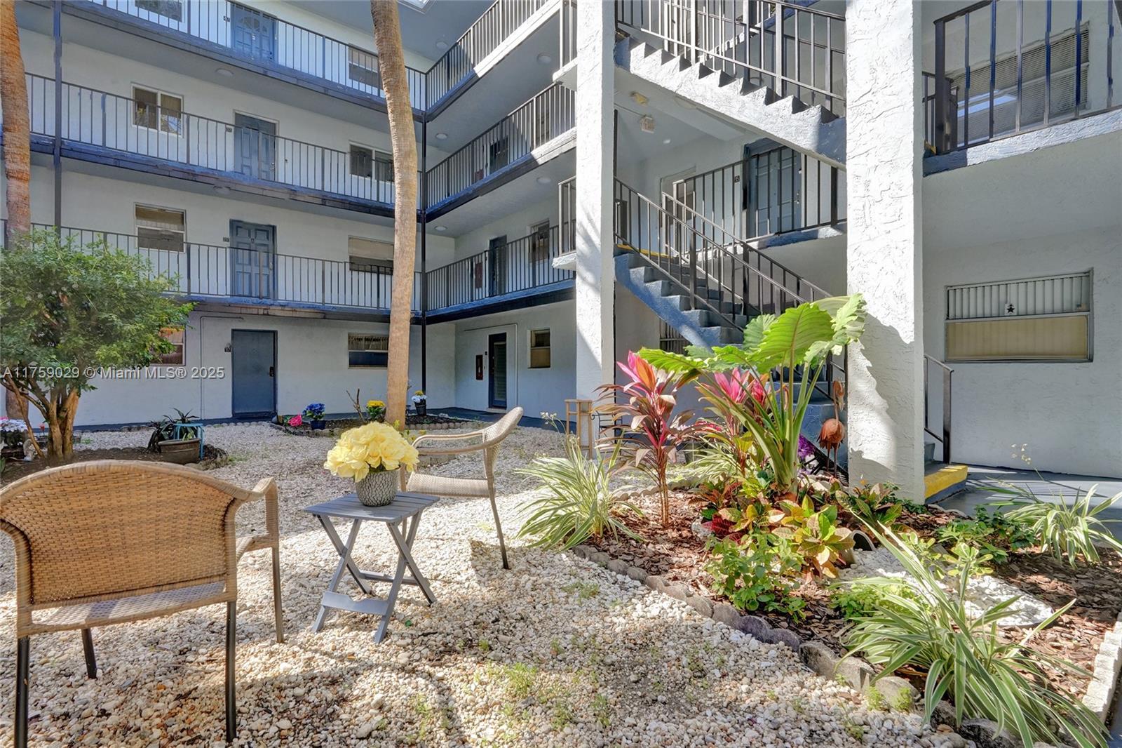 SOMERSET AT LAUDERDALE LA - Residential