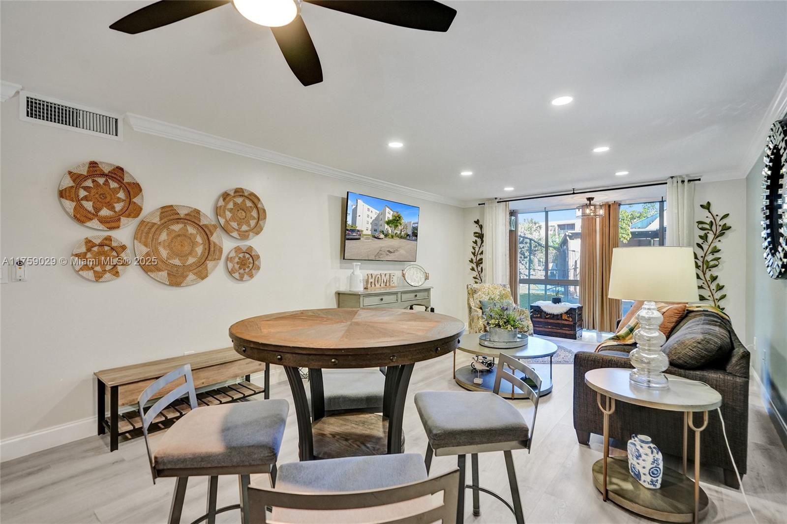 SOMERSET AT LAUDERDALE LA - Residential