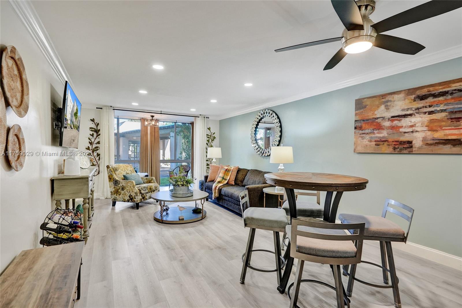 SOMERSET AT LAUDERDALE LA - Residential