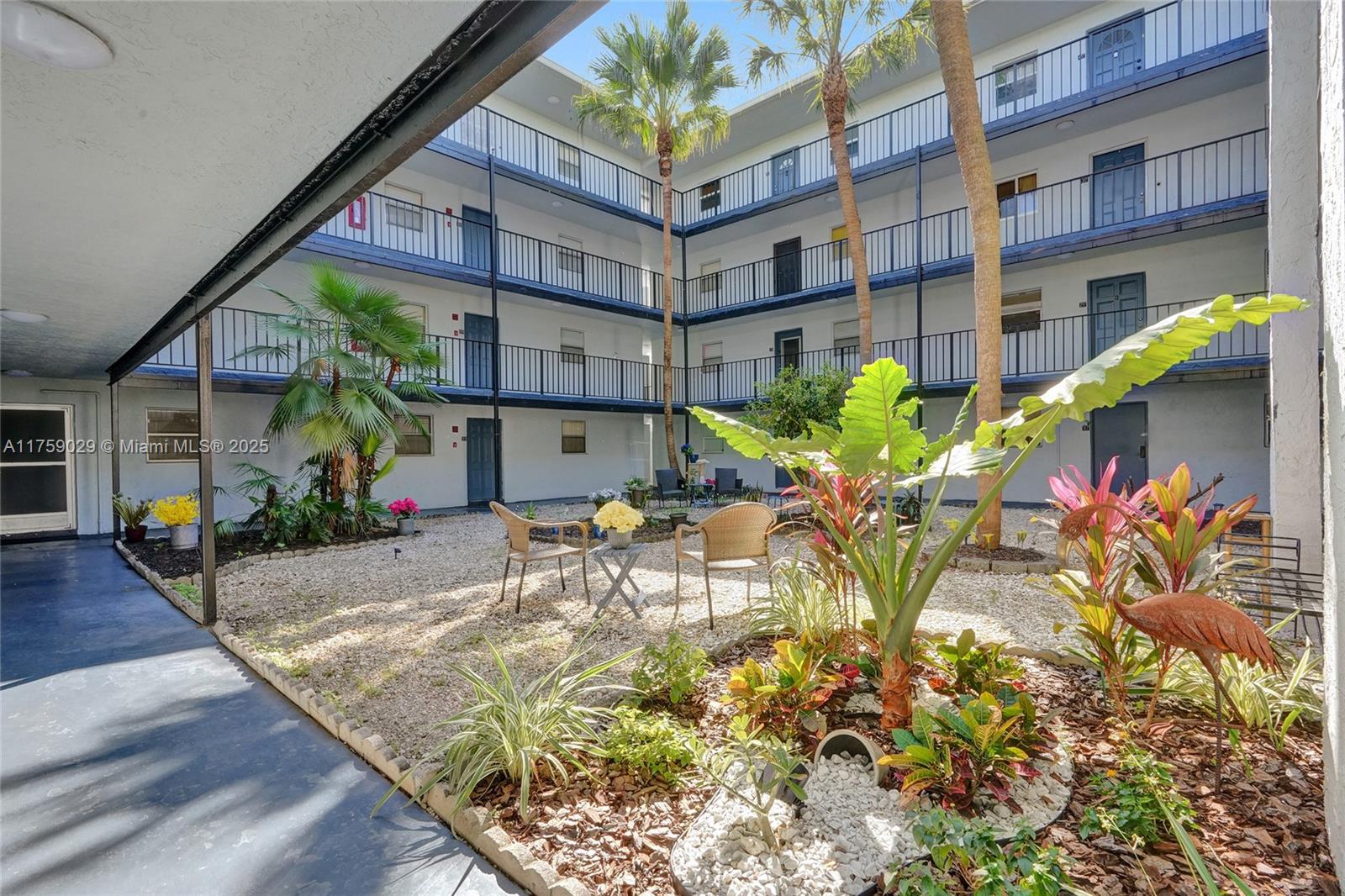 SOMERSET AT LAUDERDALE LA - Residential