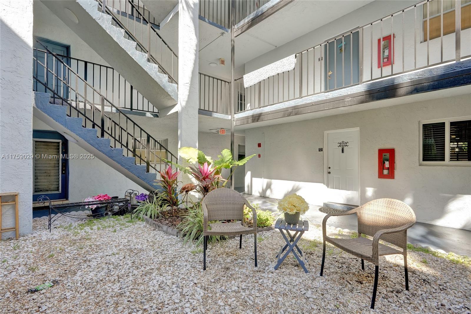 SOMERSET AT LAUDERDALE LA - Residential