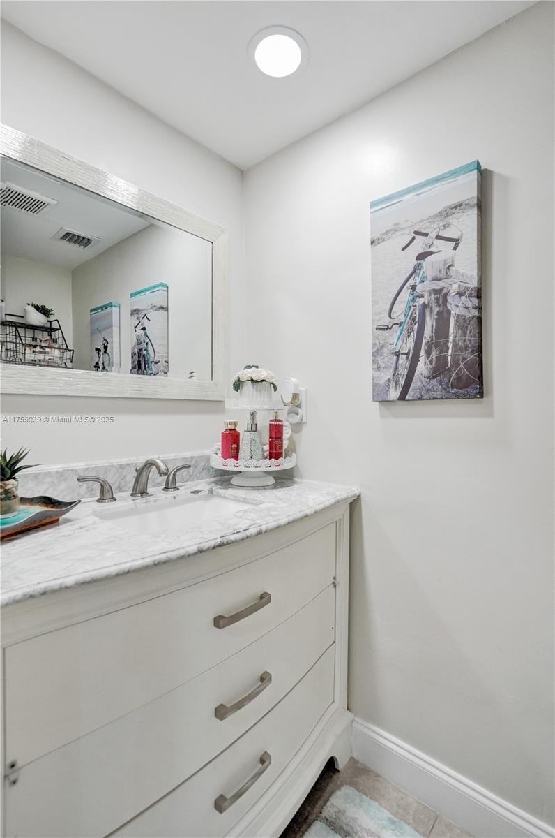 SOMERSET AT LAUDERDALE LA - Residential