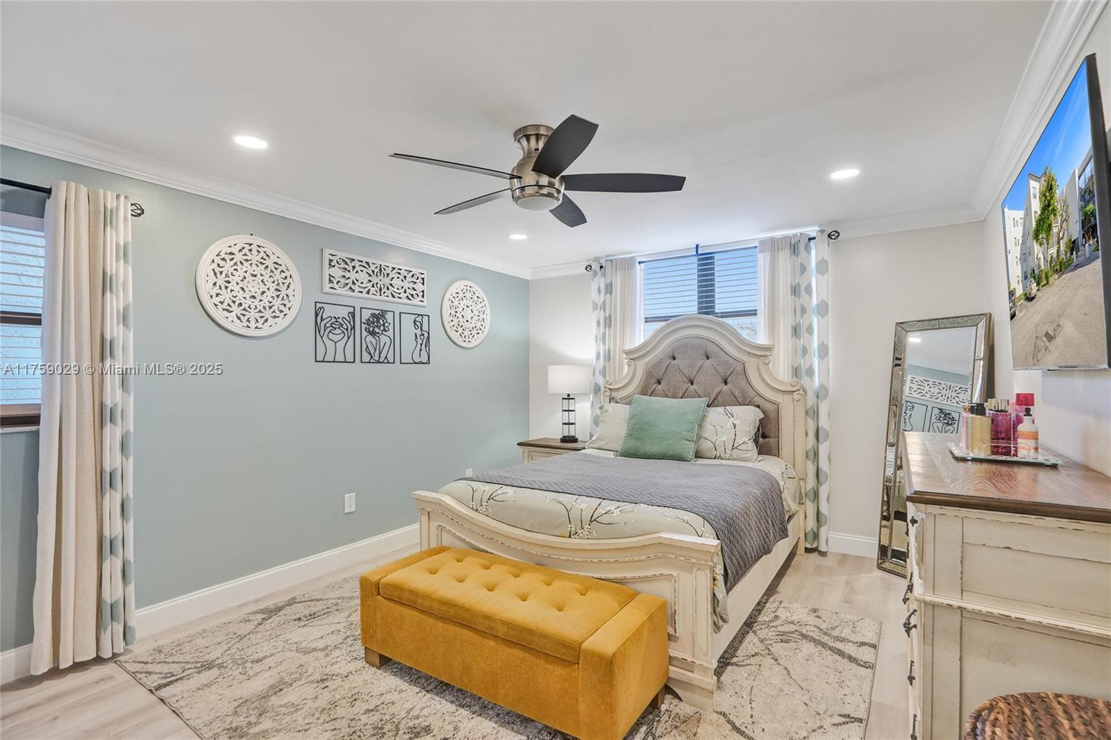 SOMERSET AT LAUDERDALE LA - Residential