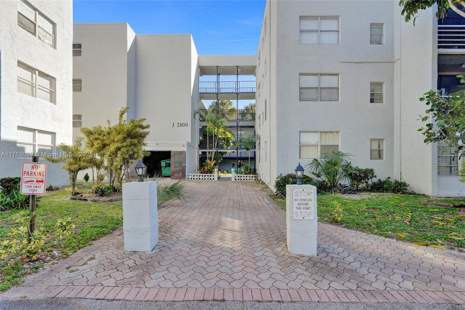 SOMERSET AT LAUDERDALE LA - Residential