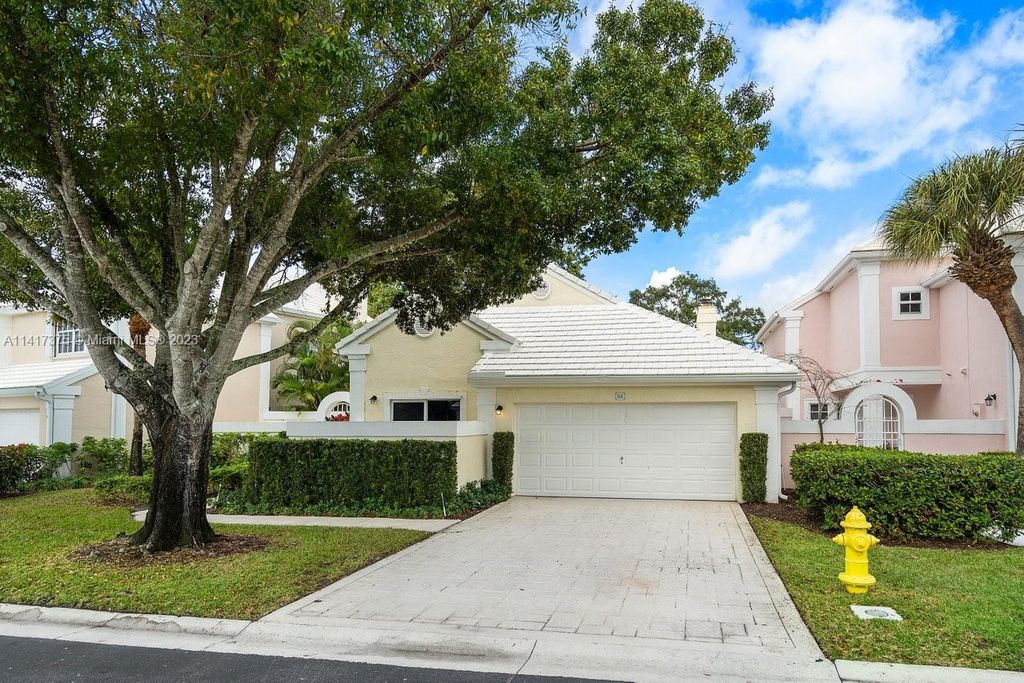Photo of 24 Windsor Ln, Palm Beach Gardens, FL 33418 (MLS # A11417375)