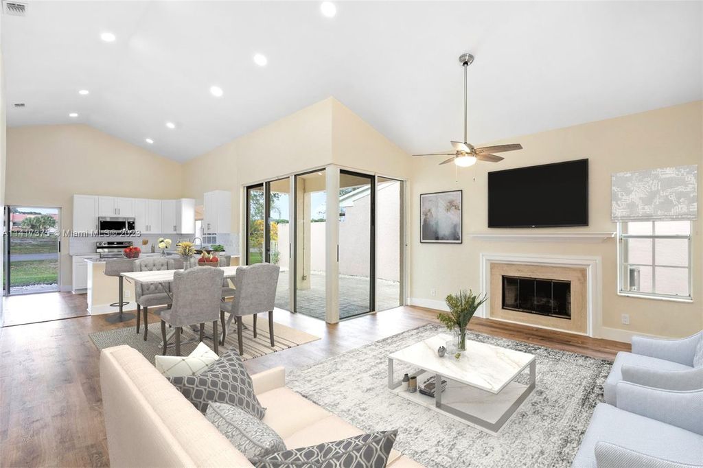 Photo of 24 Windsor Ln, Palm Beach Gardens, FL 33418 (MLS # A11417375)