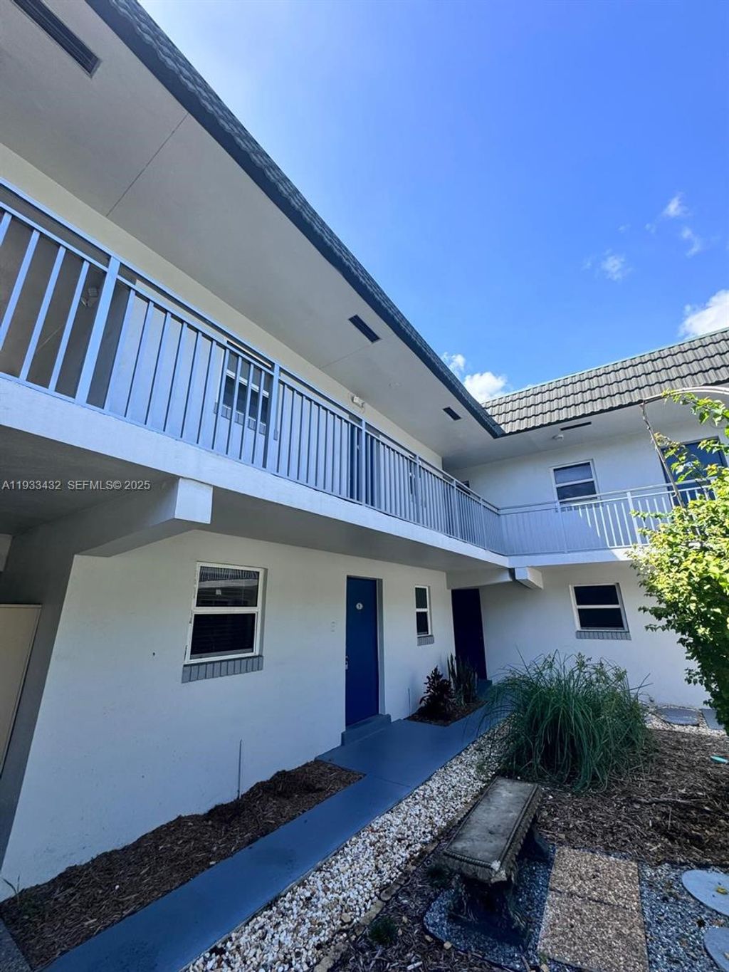 Photo of 1001 SE 16th St #1, Fort Lauderdale, FL 33316 (MLS # A11933432)