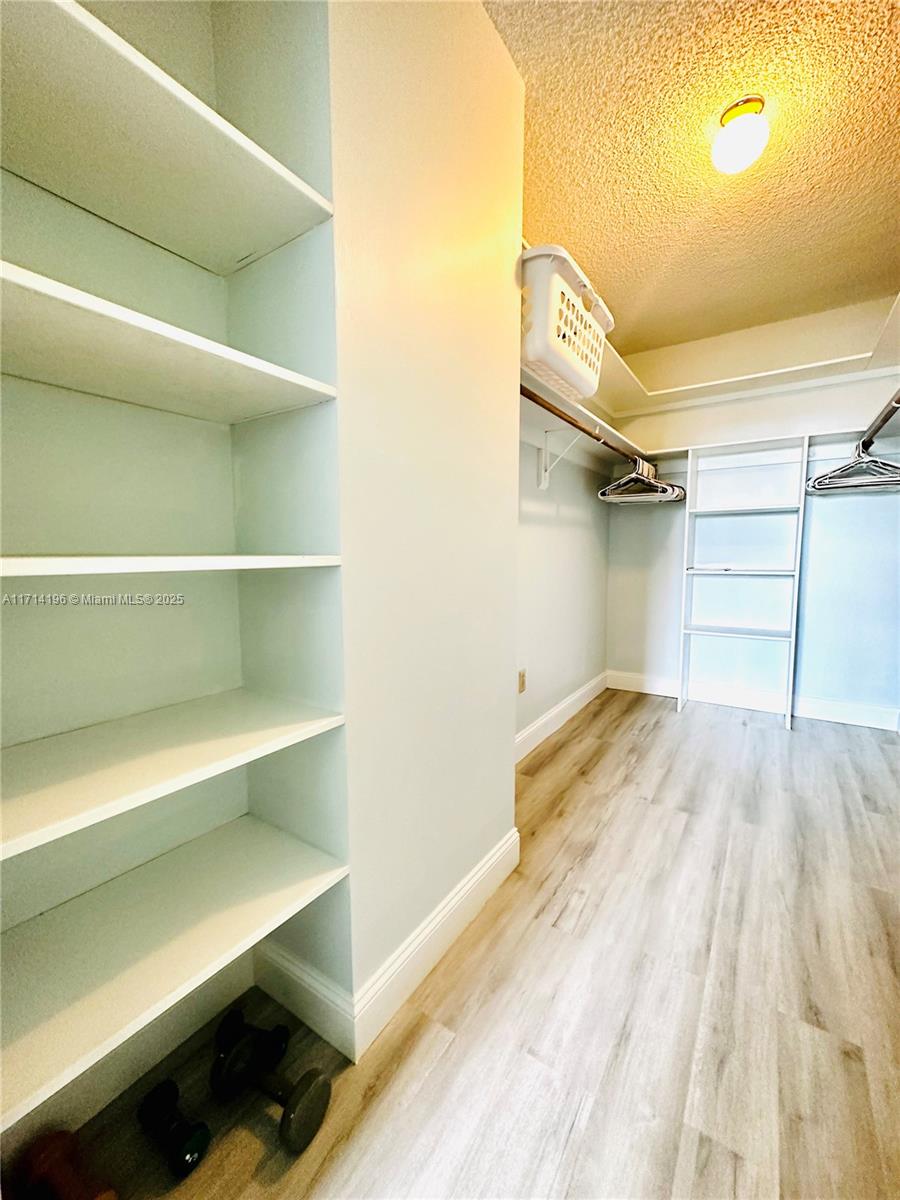 OXFORD TOWERS CONDO - Residential Lease