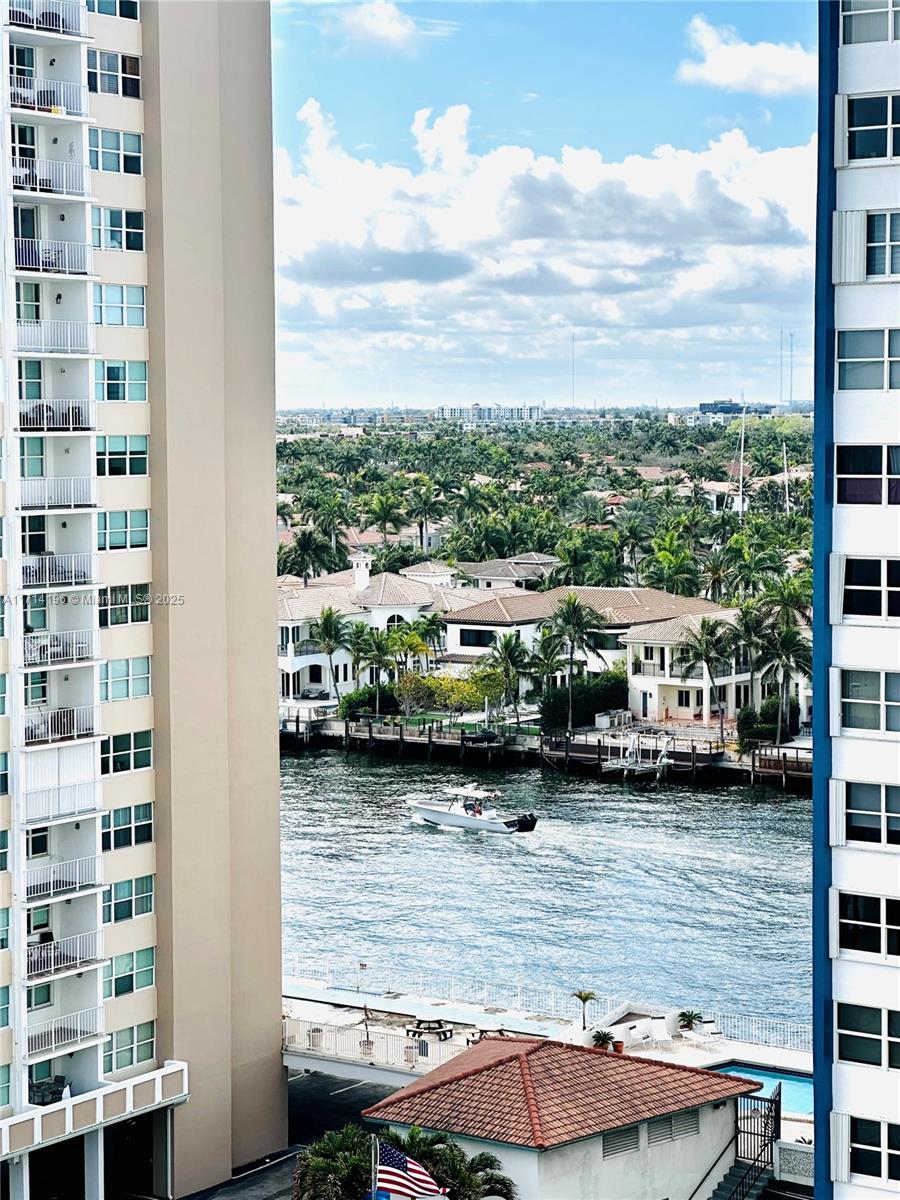 OXFORD TOWERS CONDO - Residential Lease