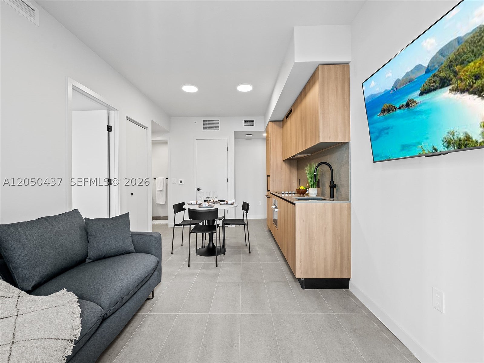121 NE 5th St 3706