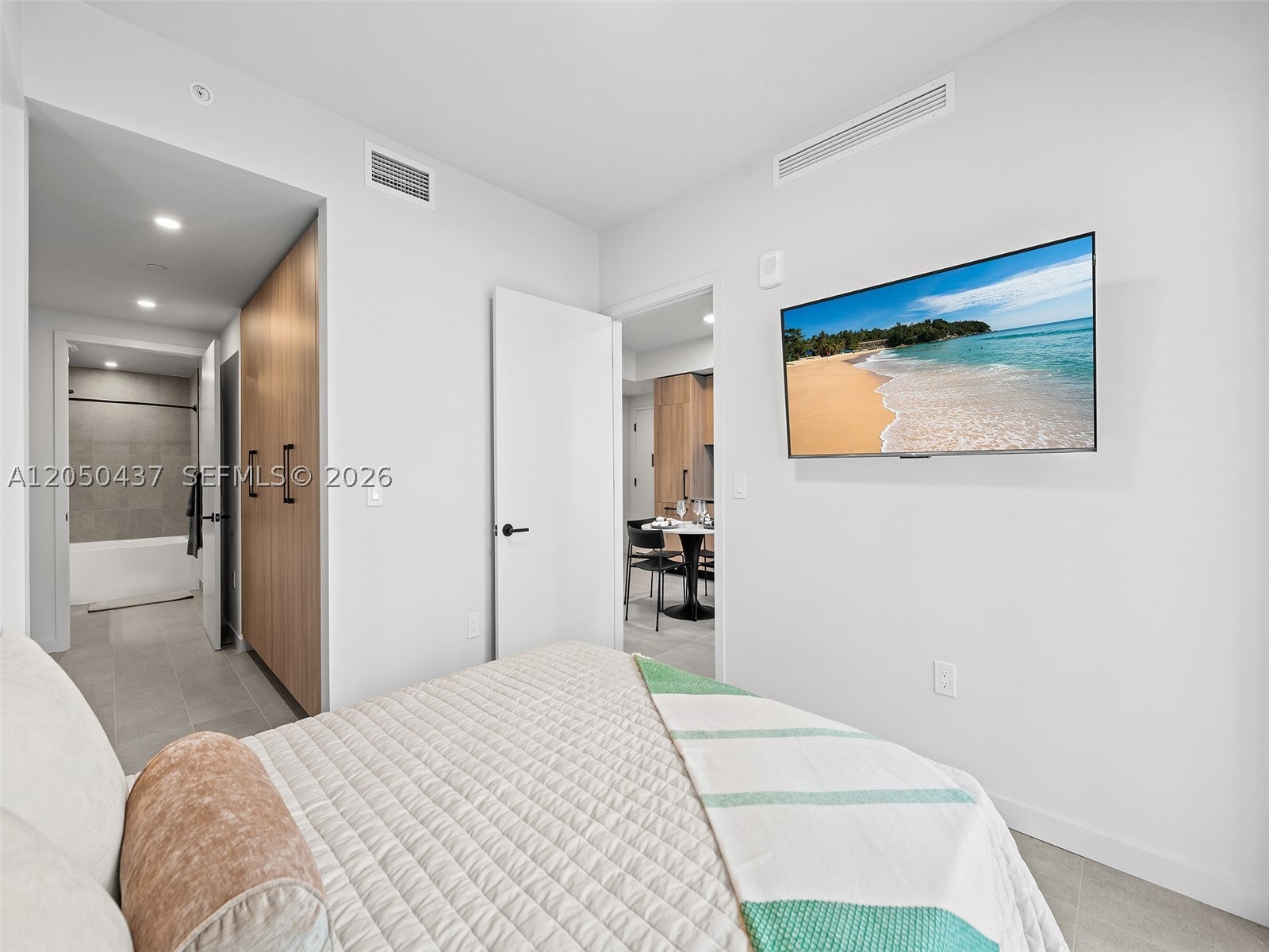 121 NE 5th St 3706
