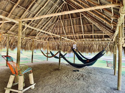 100 santa marta  FL 
