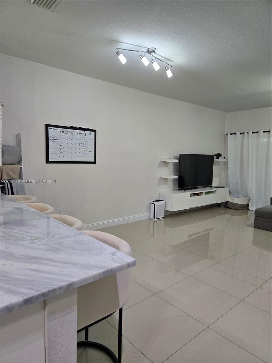 8216 W Santa Monica Ave, Tamarac, FL, 33321/$445,000 4 8216 W Santa Monica Ave