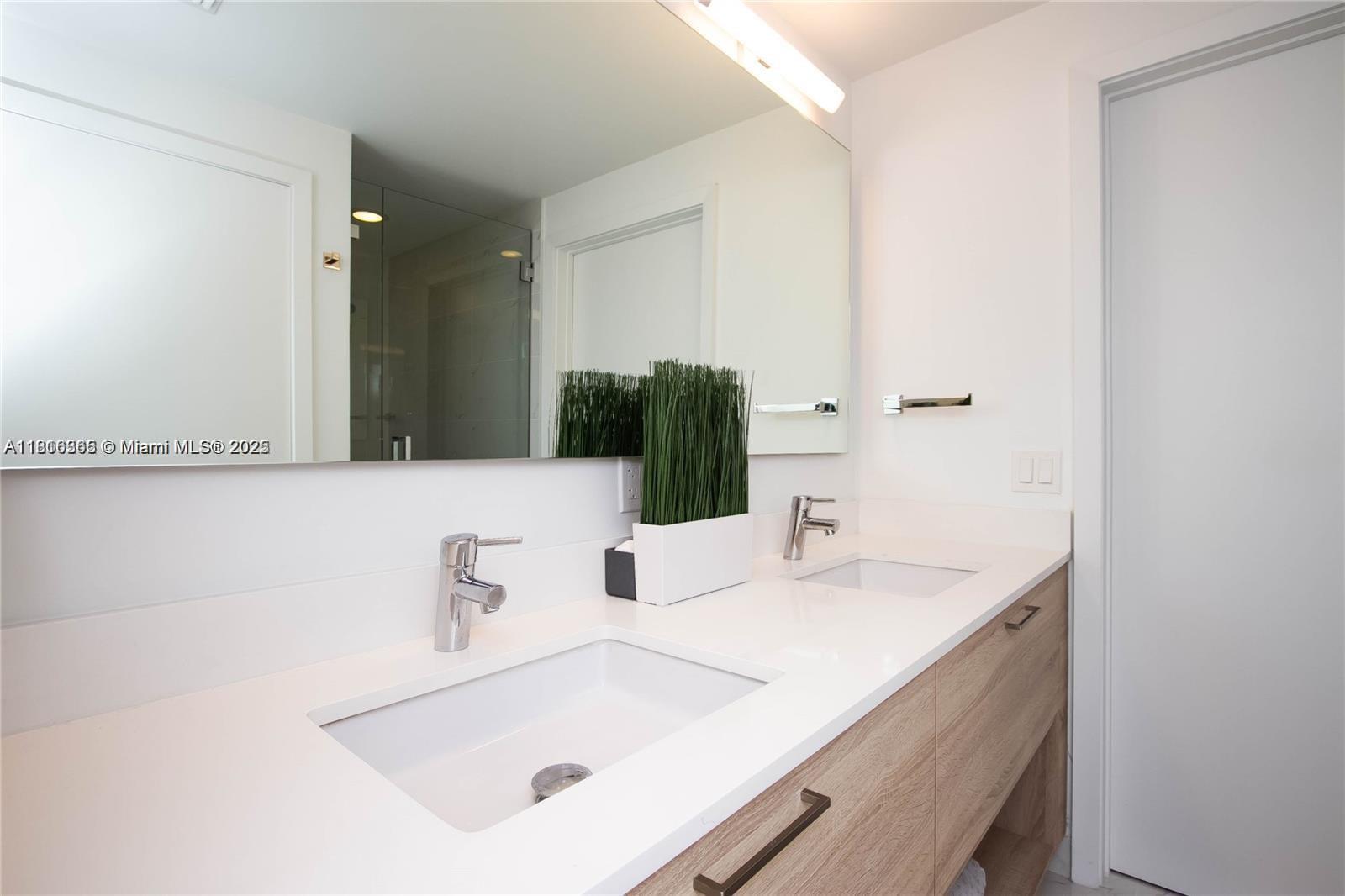 THE HARBOUR SOUTH CONDO - Residential Lease