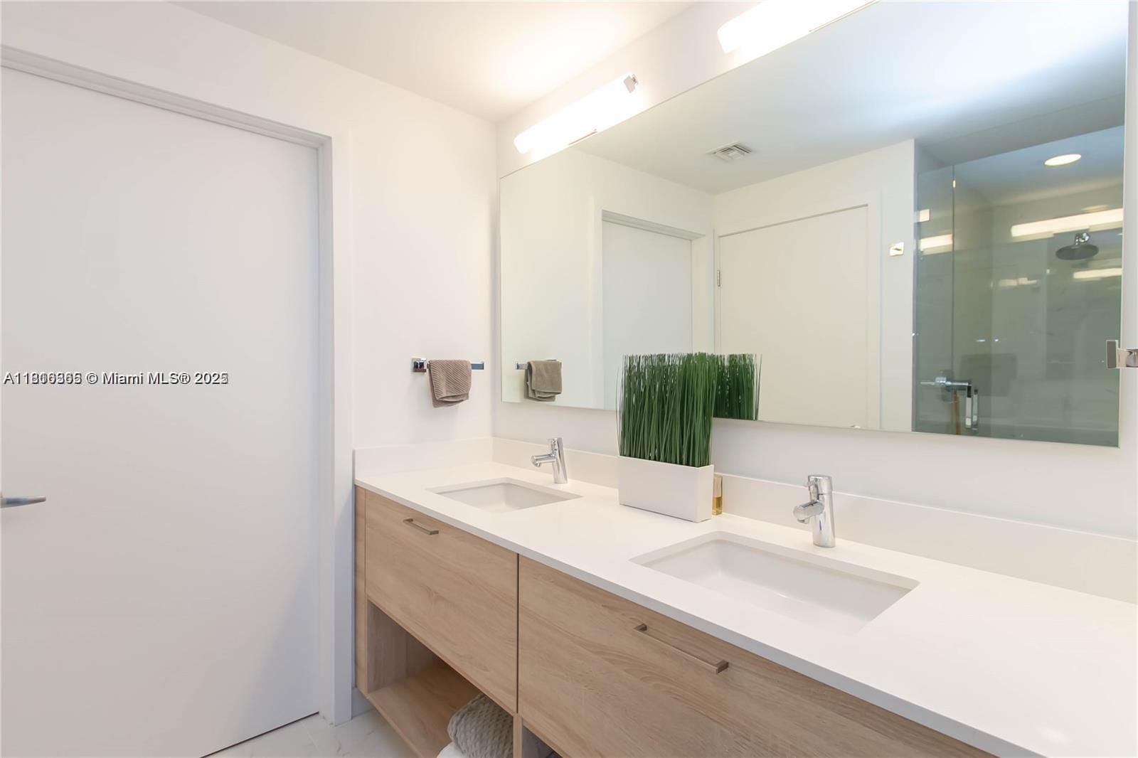 THE HARBOUR SOUTH CONDO - Residential Lease