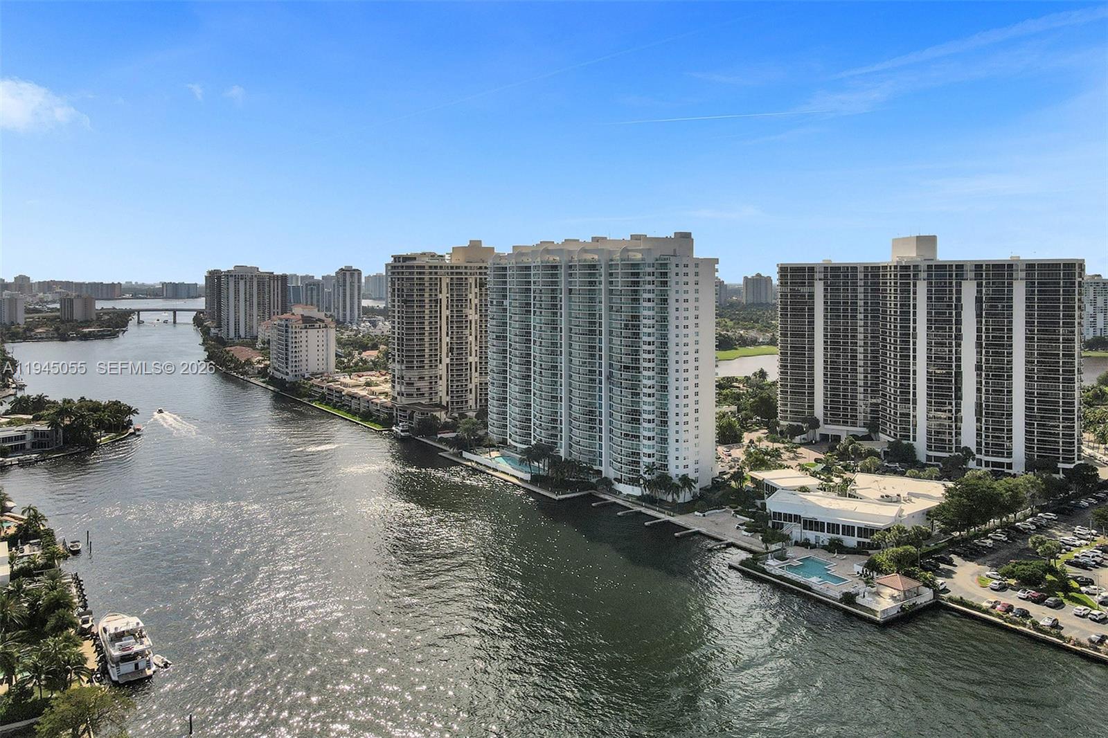 HAMPTONS WEST - Residential