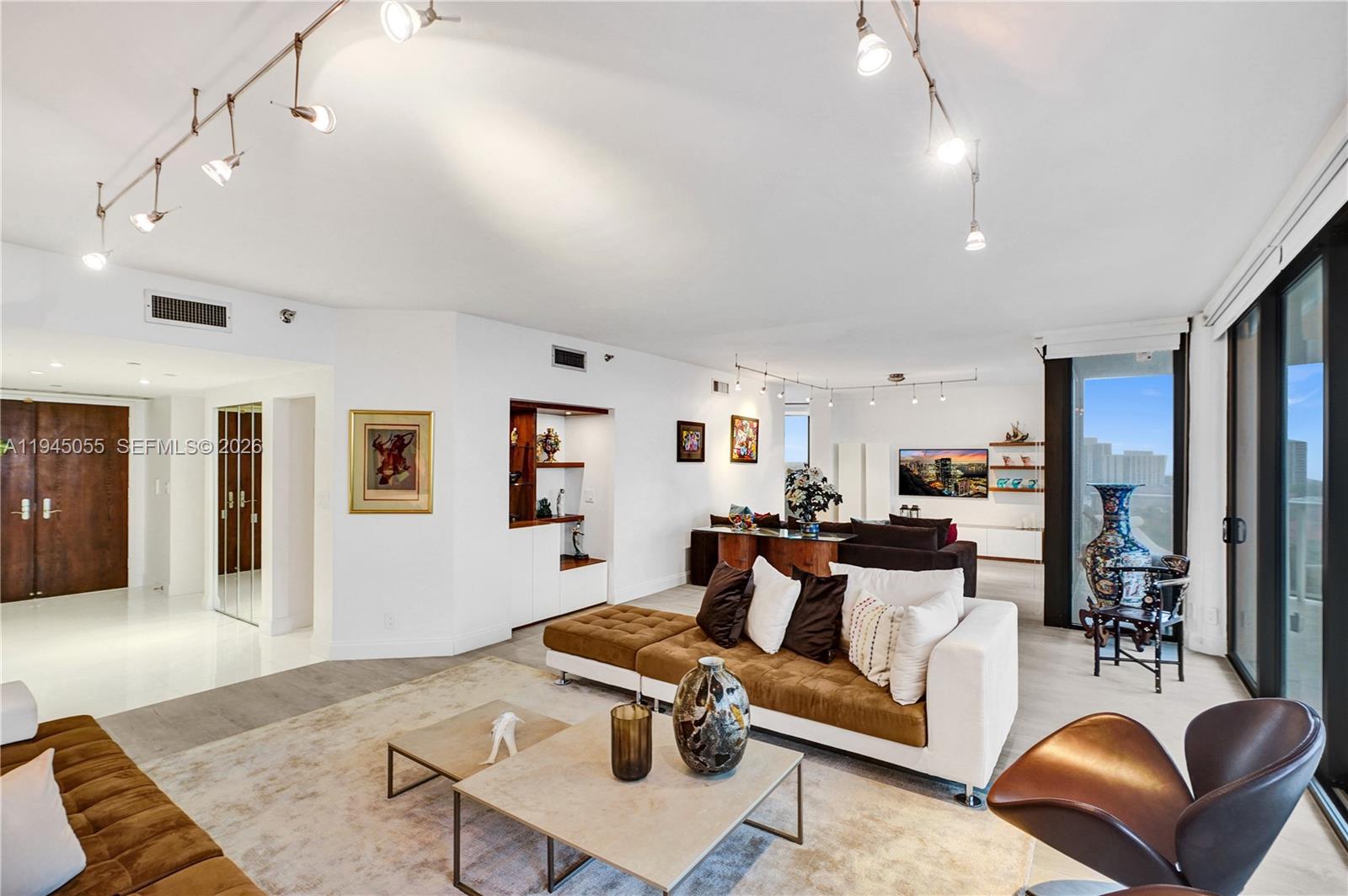 HAMPTONS WEST - Residential