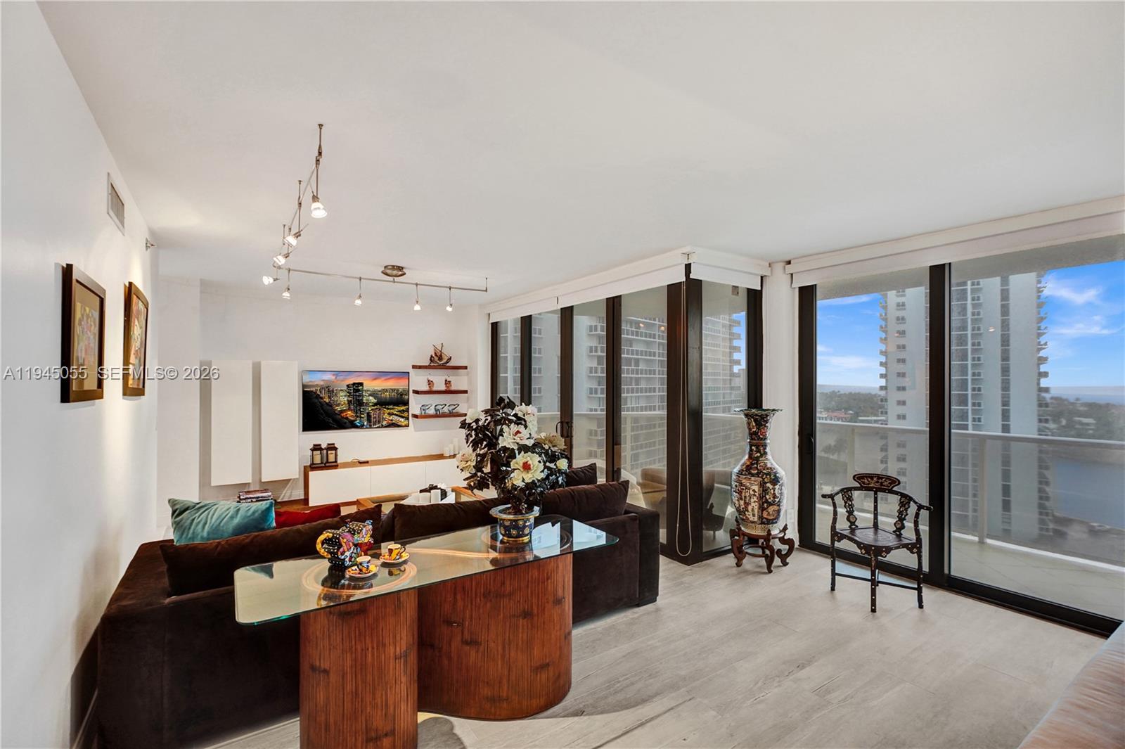 HAMPTONS WEST - Residential