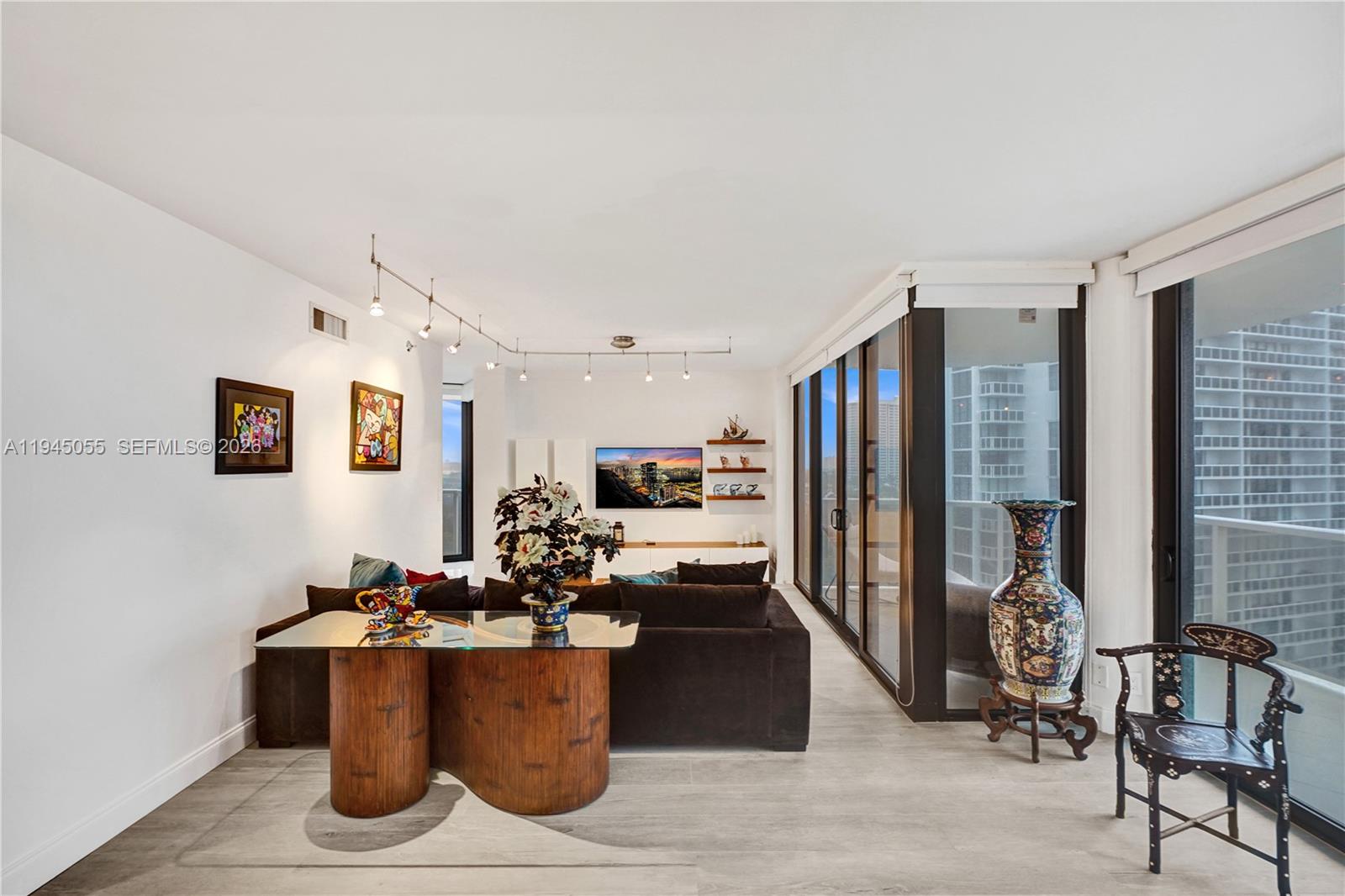 HAMPTONS WEST - Residential