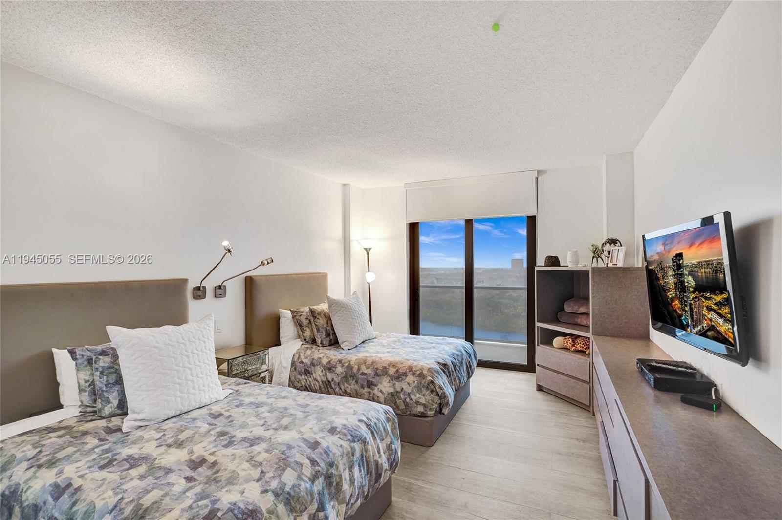 HAMPTONS WEST - Residential