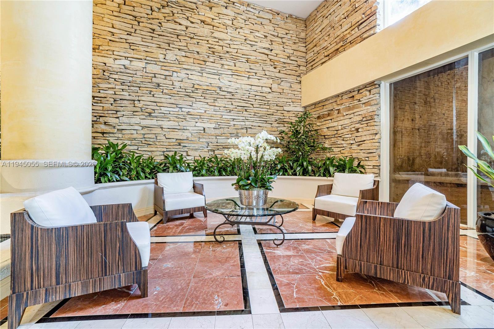 HAMPTONS WEST - Residential