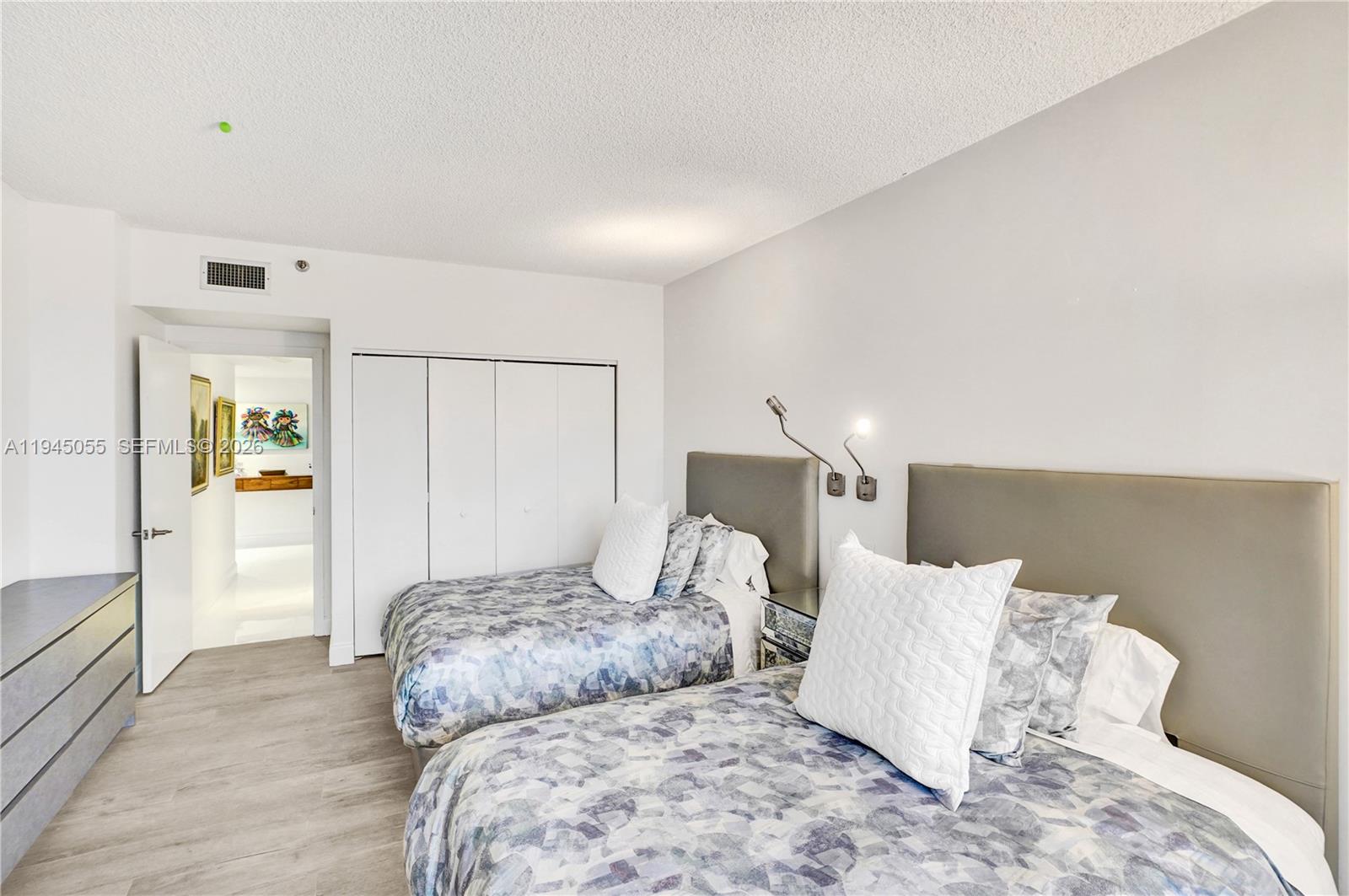 HAMPTONS WEST - Residential