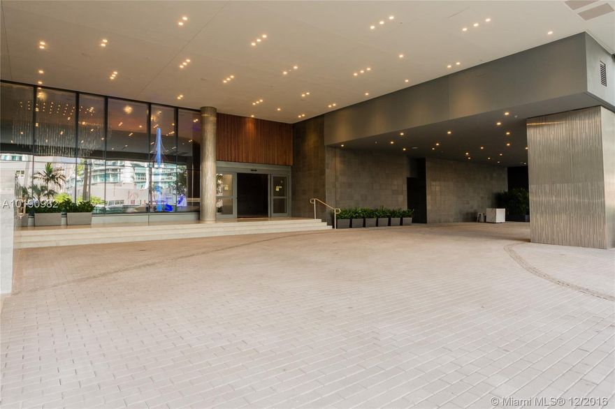 Brand new corner unit with 180 degree views of the Miami river and the city from oversized, wrap around balcony in the center of the city's financial district. Enjoy the lifestyle with all of its luxurious and top-of the line amenities. Seasonal rental available. Price negotiable