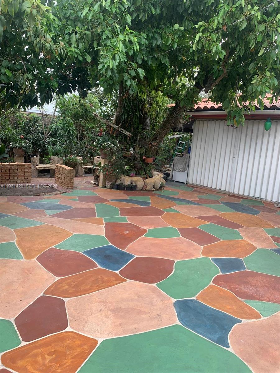 WESTWOOD LAKE 6TH ADDN - Residential