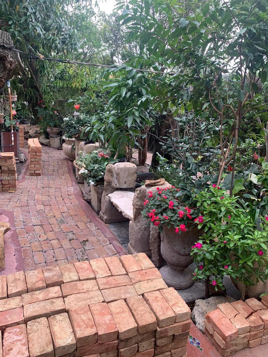 WESTWOOD LAKE 6TH ADDN - Residential