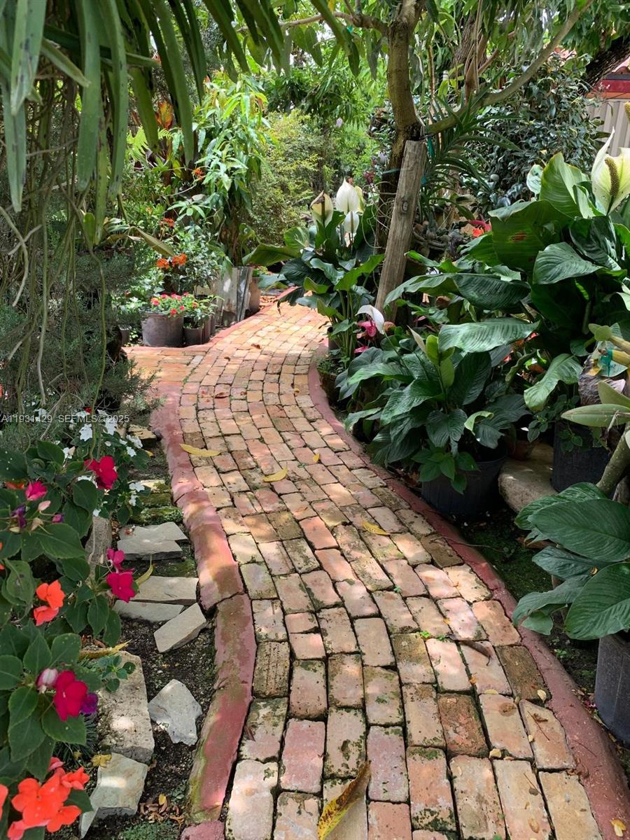 WESTWOOD LAKE 6TH ADDN - Residential