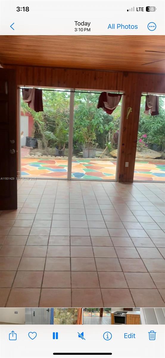 WESTWOOD LAKE 6TH ADDN - Residential