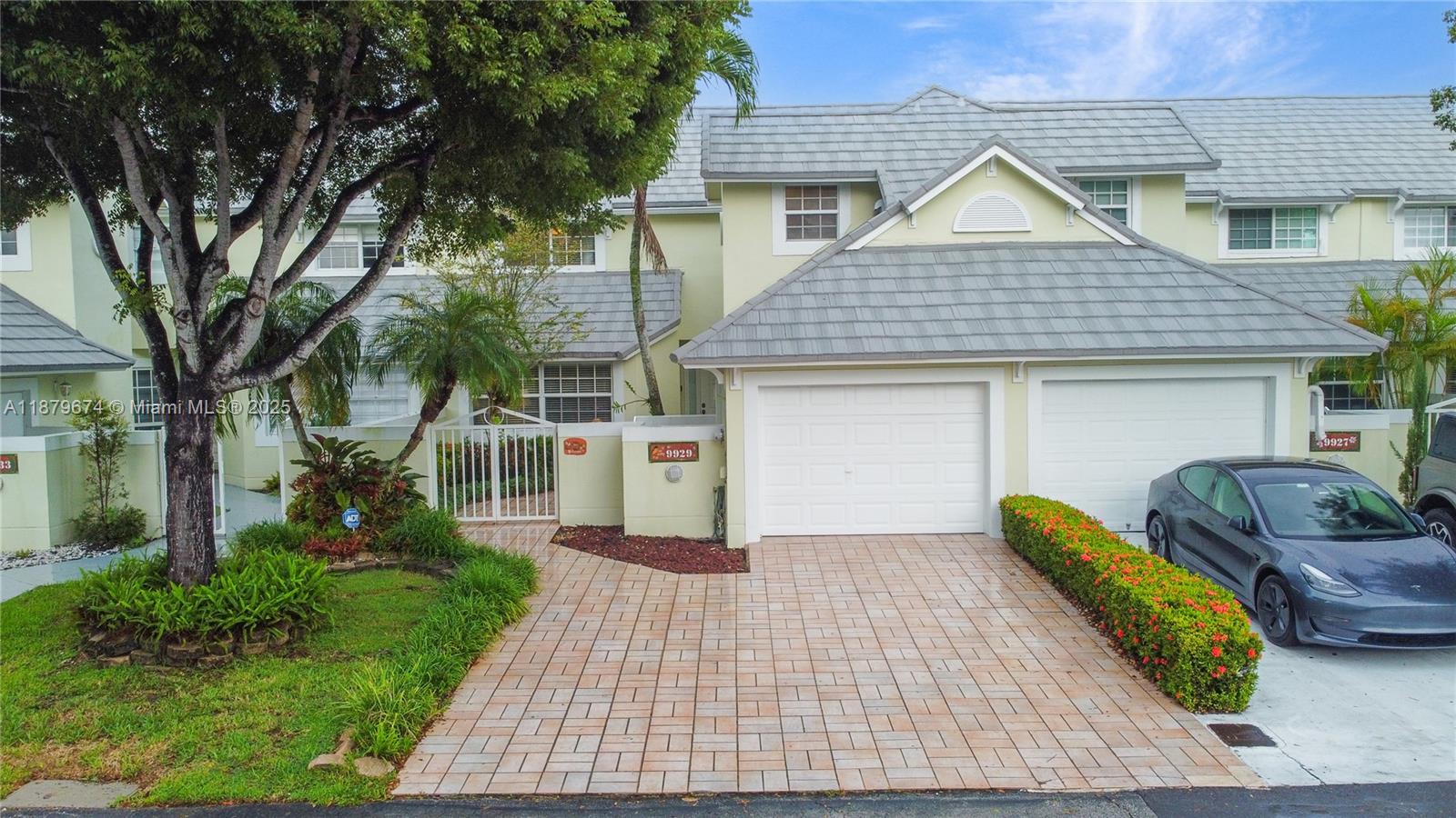 DORAL WOODS - Residential