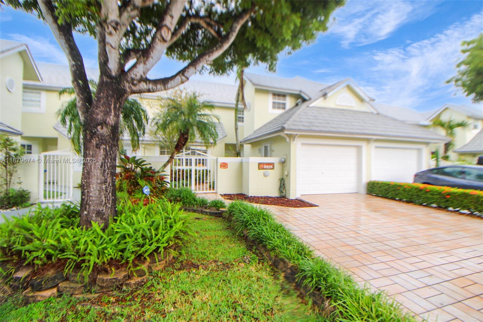 DORAL WOODS - Residential