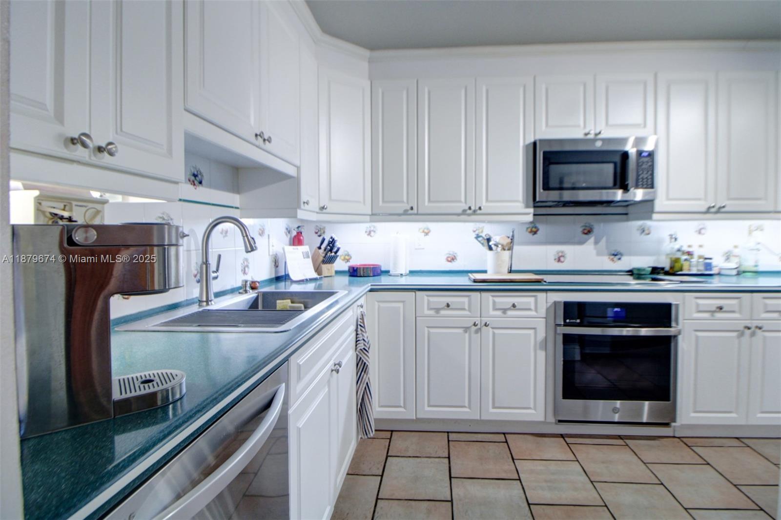 DORAL WOODS - Residential