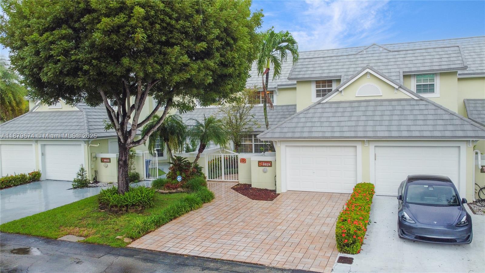 DORAL WOODS - Residential