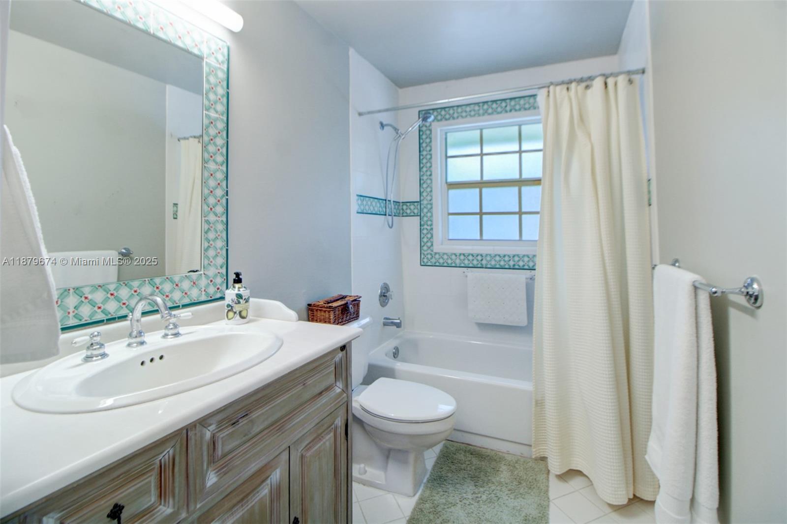 DORAL WOODS - Residential