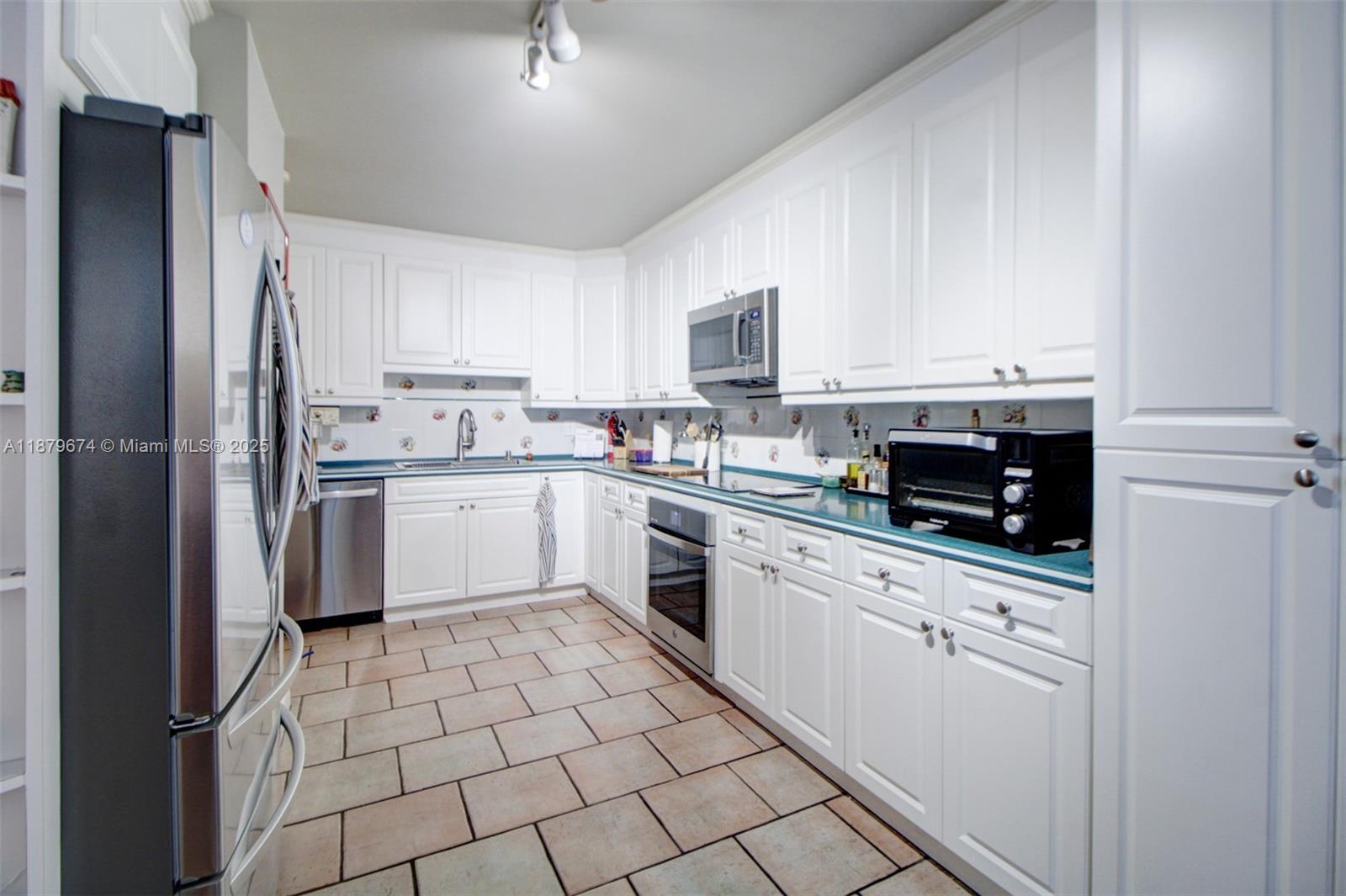 DORAL WOODS - Residential