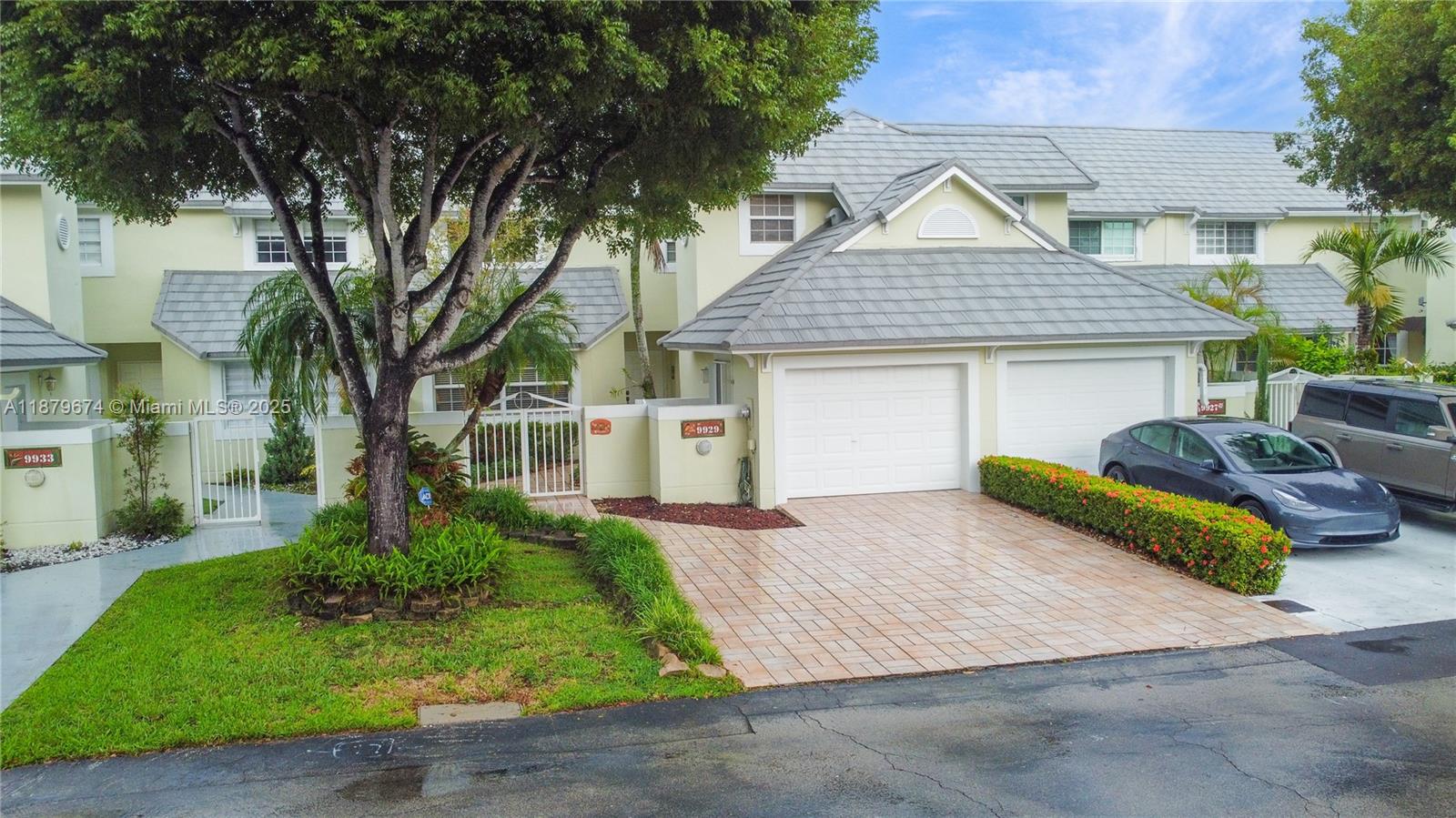 DORAL WOODS - Residential