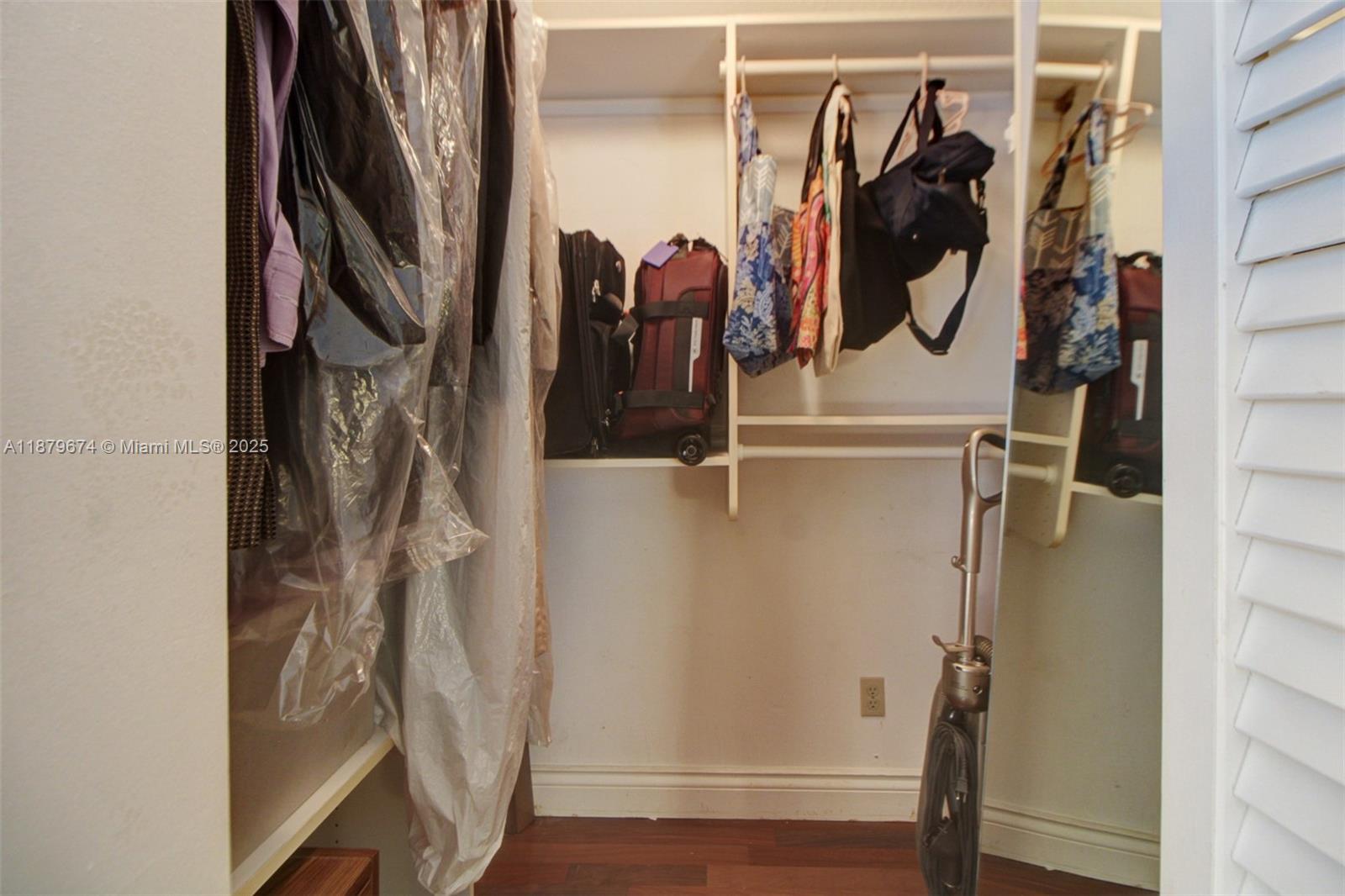 DORAL WOODS - Residential