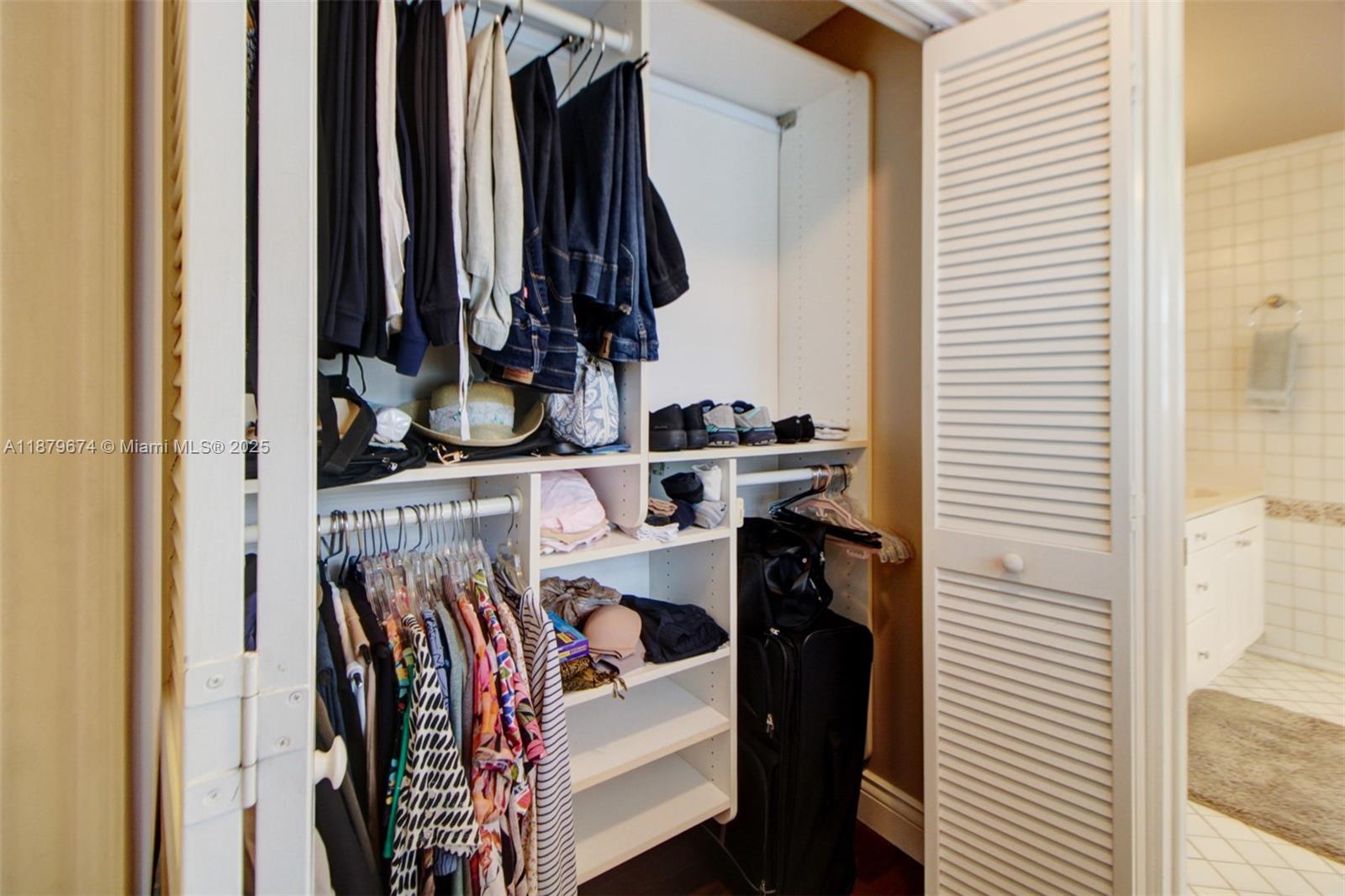 DORAL WOODS - Residential