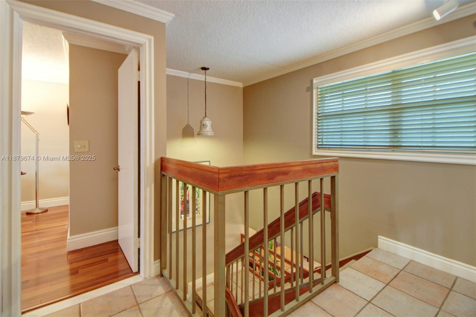 DORAL WOODS - Residential