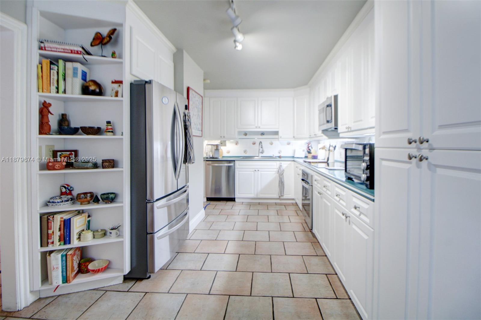 DORAL WOODS - Residential