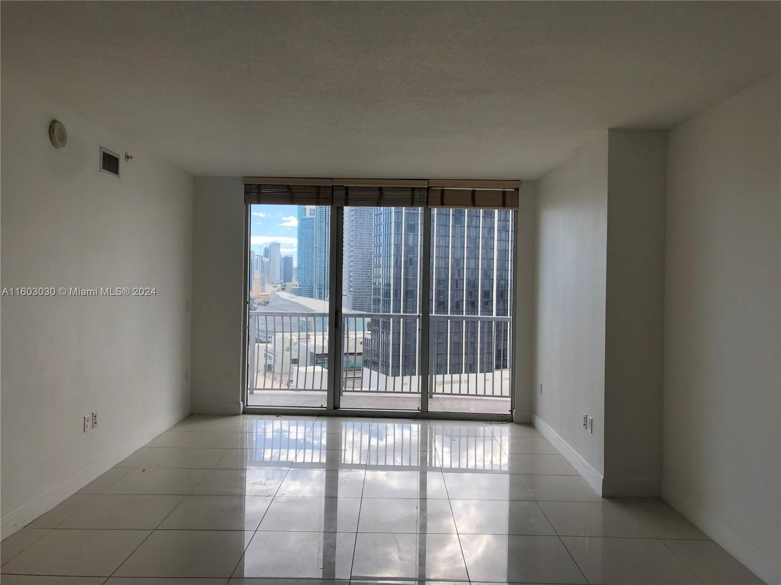 Beautiful 1/1 in great condition in full service building located in the heart of Miami on biscayne and 17th street. Minutes from I-95, downtown/brickell, design, midtown and wynwood. Located on the bay with a beautiful waterfront park to enjoy. Walk to shops, publix, restaurants, theater and more. NO SUB-LEASING allowed.
