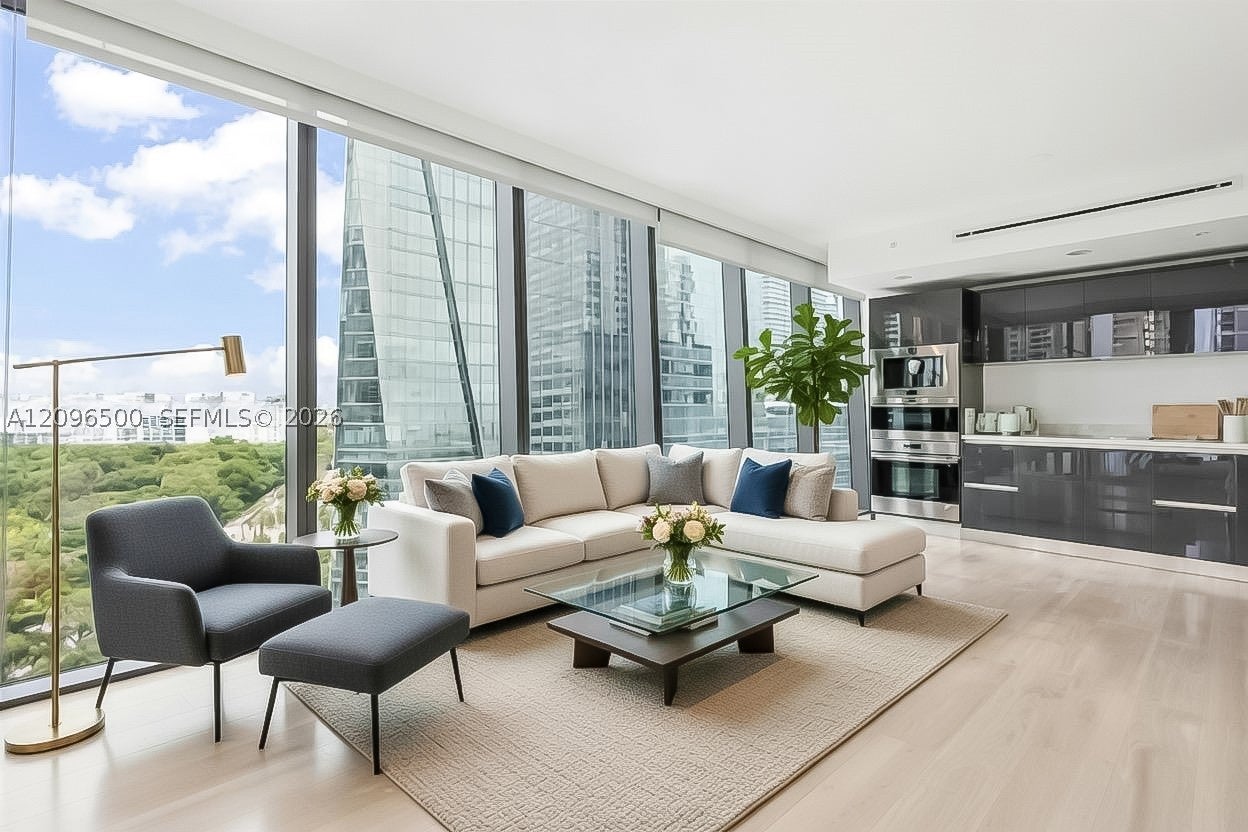 1451 Brickell Ave 1404