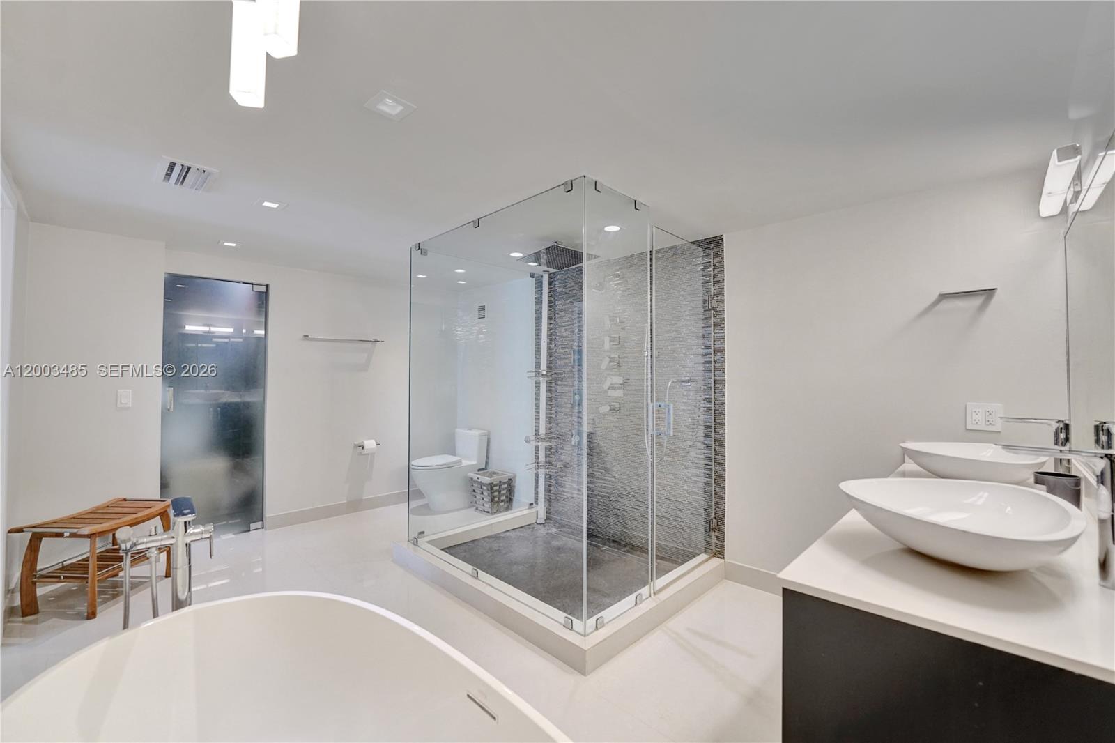 AQUARIUS CONDO - Residential