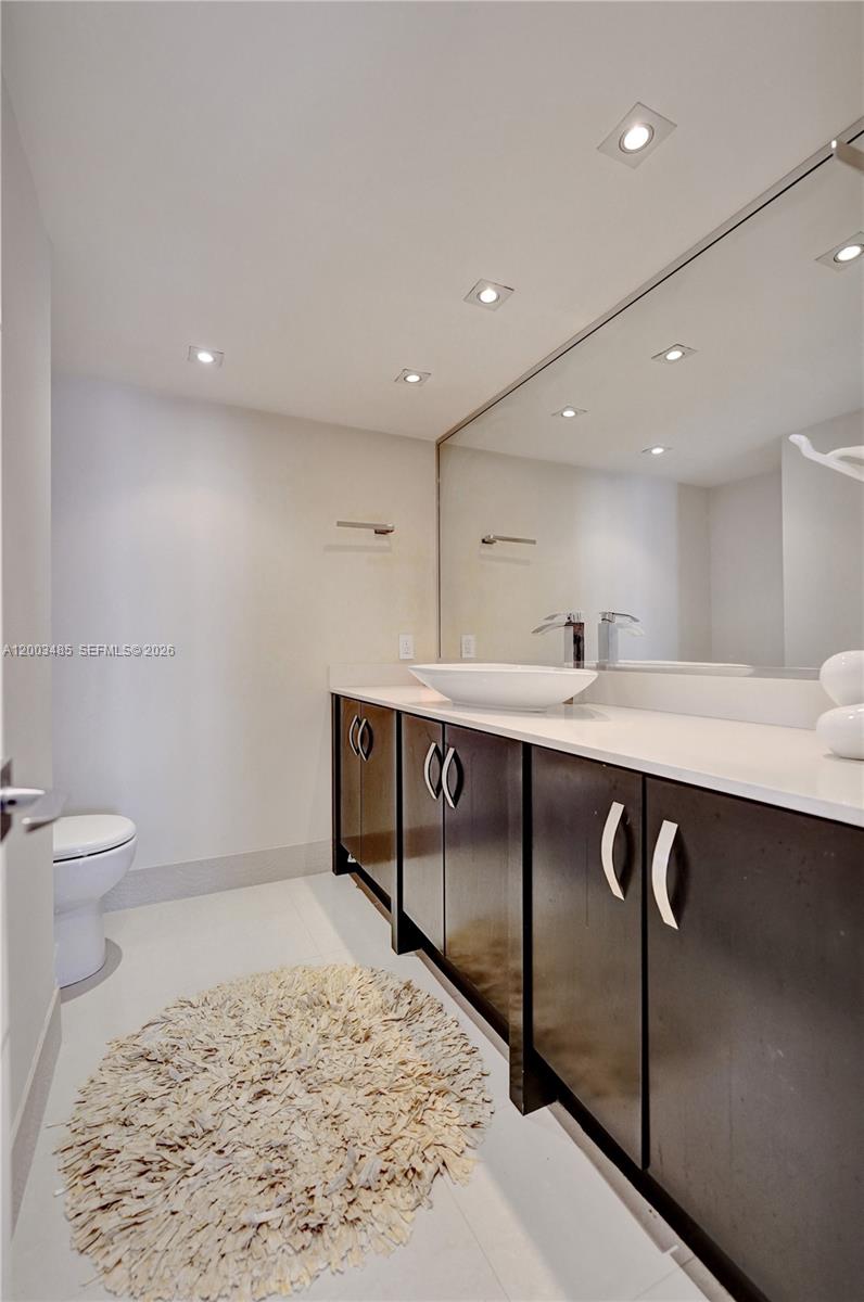 AQUARIUS CONDO - Residential