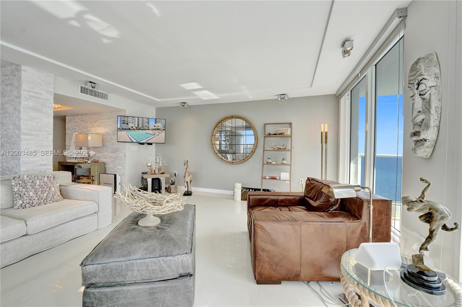 AQUARIUS CONDO - Residential