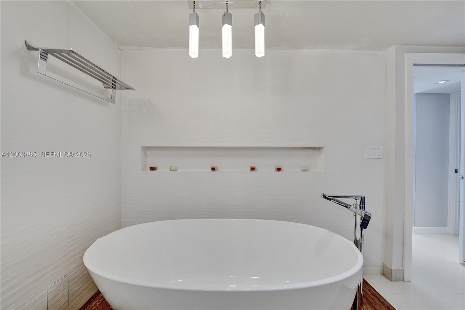 AQUARIUS CONDO - Residential