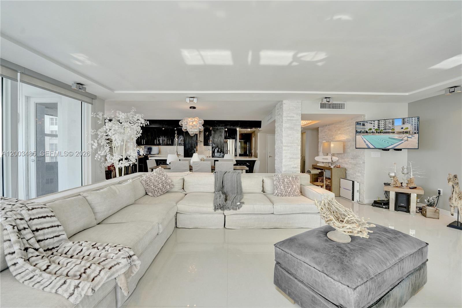 AQUARIUS CONDO - Residential